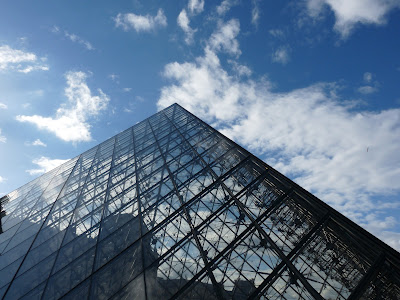 Louvre Pyramide Paris