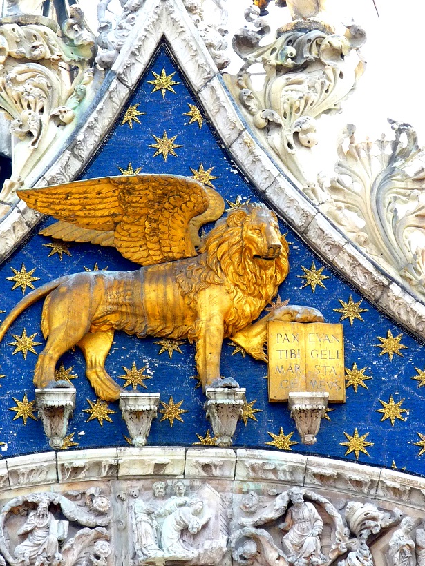 Venedig Markusdom- Markuslöwe auf der Piazza San Marco