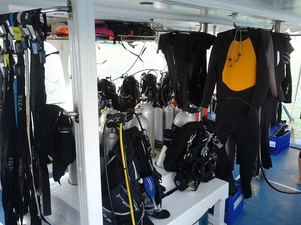 Similan Islands Diving Tauchboot Ausruestung