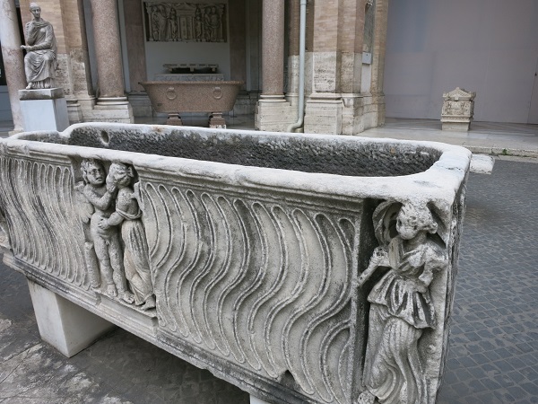 Rom Vatikanische Museen Sarkophag als Badewanne