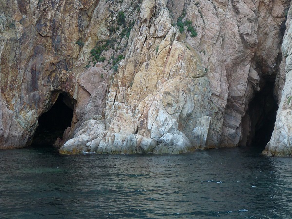 Costa Brava Wilde Küste Felsen Höhlen