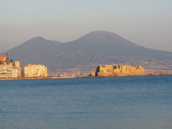 Neapel Vesuv und Castell dell Ovo