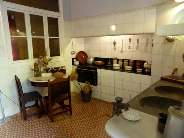 helle Küche casa maso Noucentisme Girona
