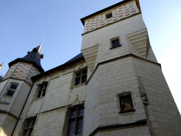 Saumur Rathaus Wehrturm