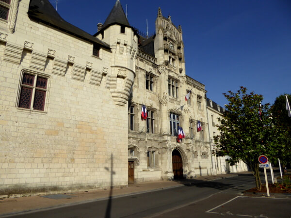 Saumur Rathaus dreiteilig