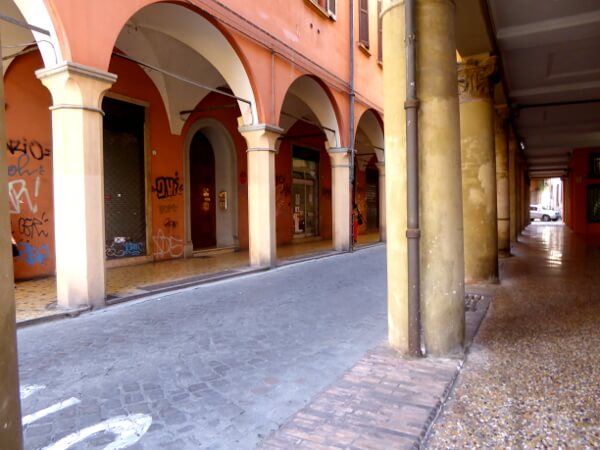Bologna Säulen Bögen