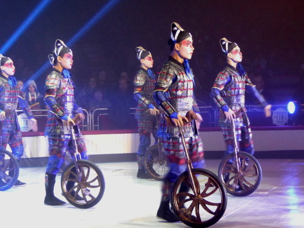 AKROBATIK EINRAD CHINA Zirkus Festival Figueres