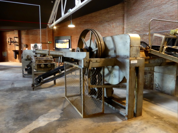 Töpfern La Bisbal Terracotta Museum Maschine