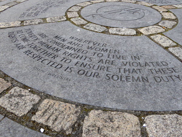 Dublin Famine Memorial Inschrift Freibeuter Reisen