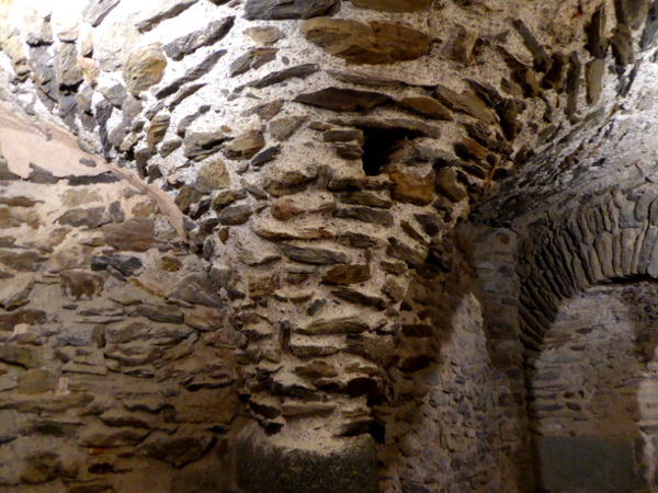 Sant Pere de Rodes Freibeuter Reisen. Keller untergewölbe
