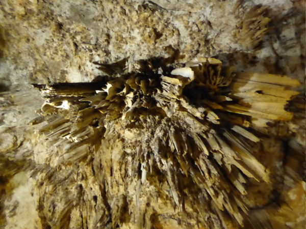stalaktiten-stalagmiten-cueva-de-nerja-hoehle-freibeuter-reisenk
