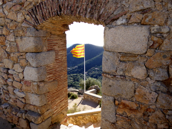 Castell de Burriac Flagge Freibeuter reisen