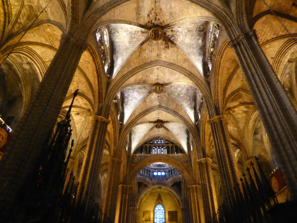 gewoelbe-kathedrale-barcelona-freibeuter-reisen