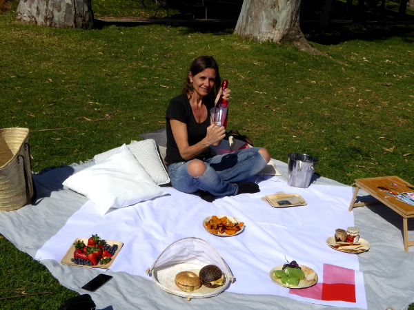 picknick sekt in barcelona freibeuter reisen