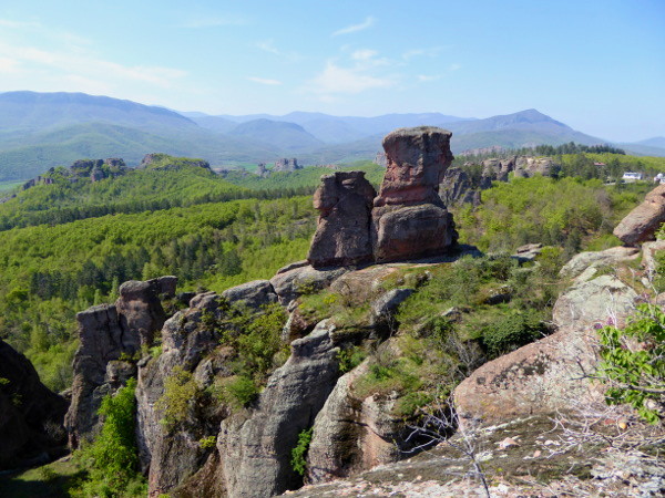 felsen belogradchik wald natur freibeuter reisen bulgarien