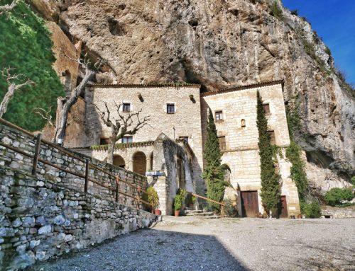 Das Castell de Montsonís und ein verlassenes Kloster im Felsen