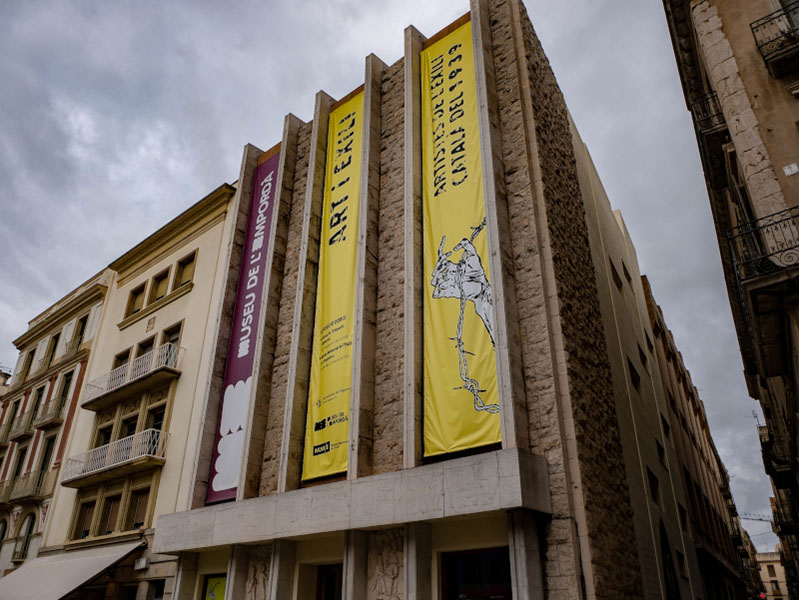 fassade museu de l'Emporda Figueres Kunst