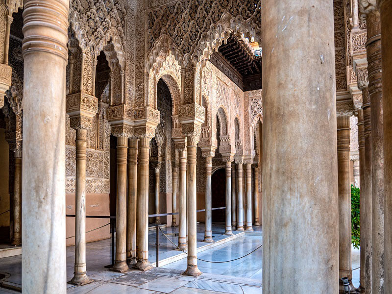 patio de los leones Alhambra Granada
