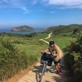 Fahrrad schieben im Norden Spaniens Jakobsweg