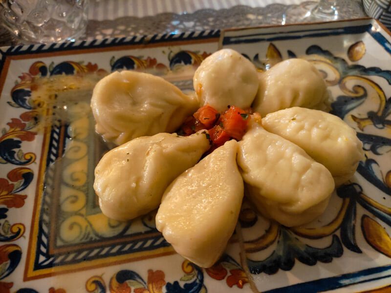 culurgione - typische sardische gefuellte pasta 