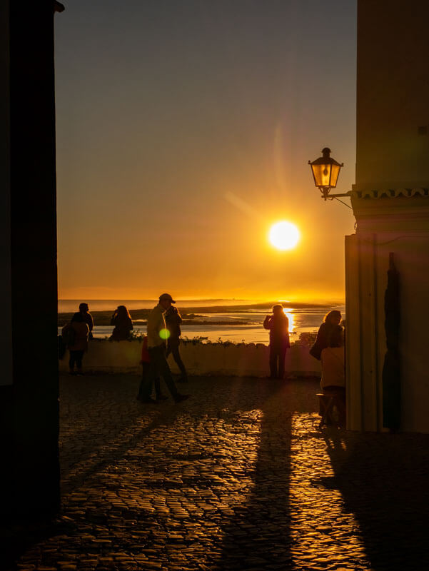 Sonnenuntergang im Winter an der Algarve