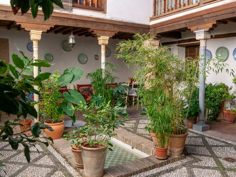 maurischer innenhof albaicín