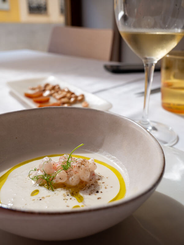 Ajoblanco con Gamba blanca Cafe Restaurant Entretempos Bullas